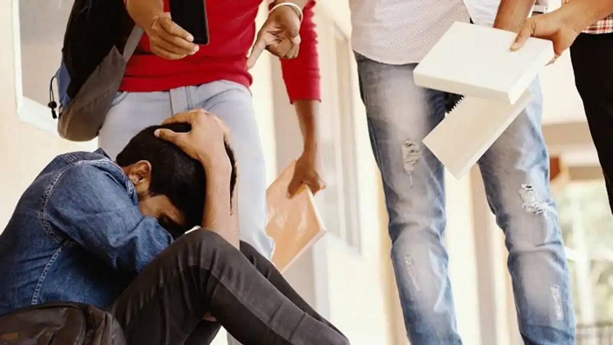 கோவை|சீனியர் மாணவரை தாக்கிய ஜூனியர் மாணவர்கள்!: 6 மாணவர்கள் அதிரடி கைது!