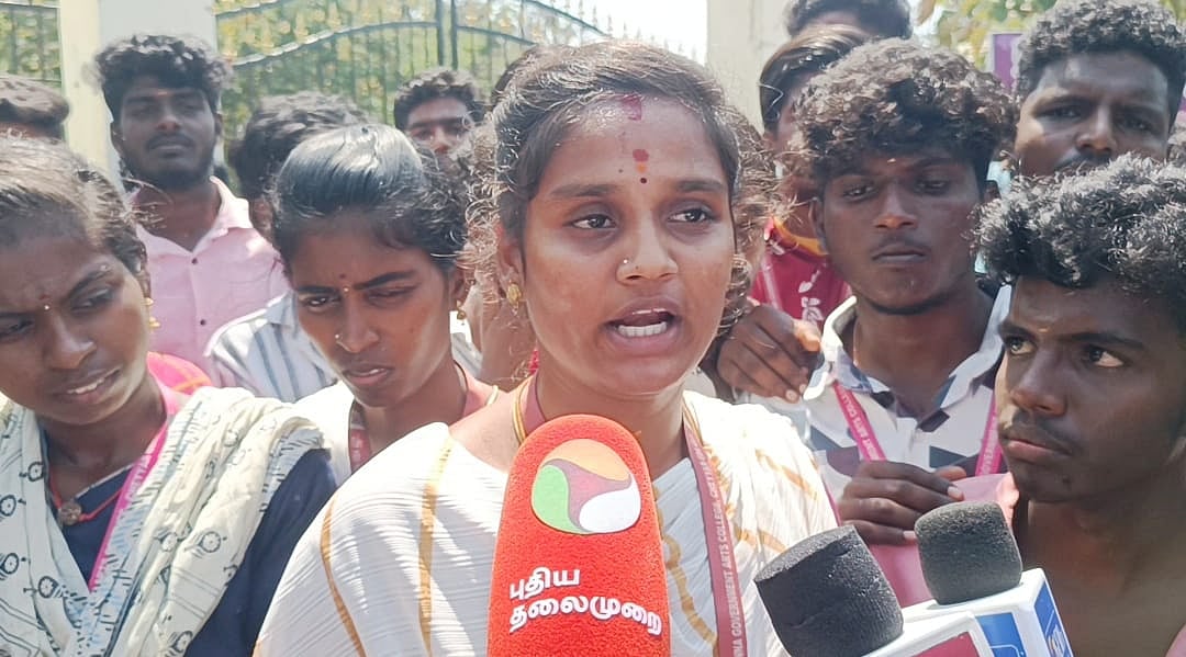 துறைத் தலைவர் மீது கல்லூரி மாணவிகள் புகார்