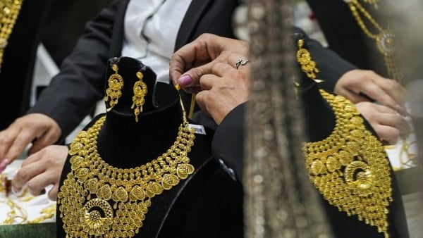 இதுக்கு இல்லையா சார் ஒரு எண்டு.. ஜெட் வேகத்தில் எகிறும் தங்கத்தின் விலை.. என்ன காரணம்?