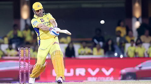 ms dhoni at no 9 former cricketers say it didnt make sense