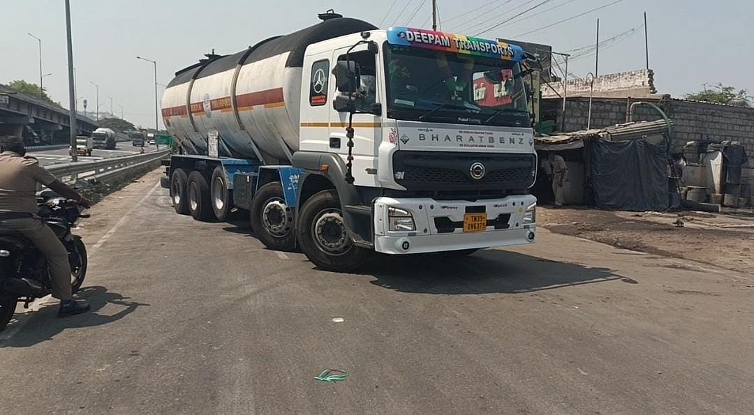 கெமிக்கல் ஏற்றிவந்த டேங்கர் லாரியை சுத்தம் செய்த இருவர் உயிரிழப்பு