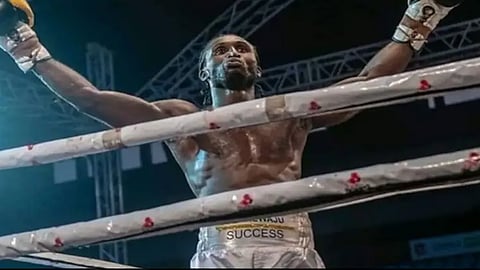 former Nigerian boxing champion dies after collapsing