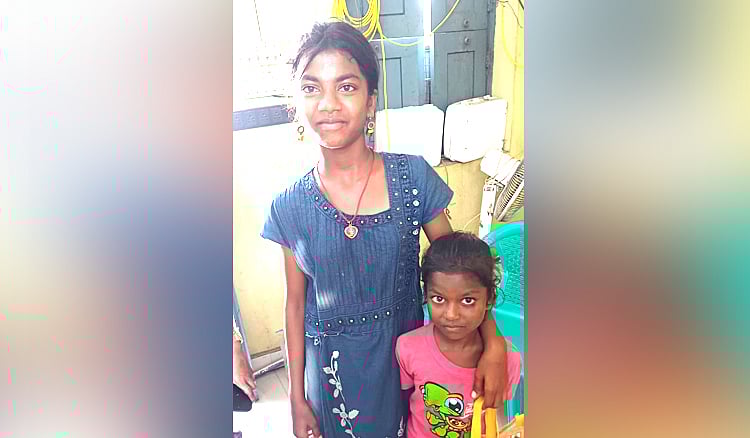 திருத்தணி | பக்தர் தவற விட்ட நகையை போலீசாரிடம் ஒப்படைத்த சிறுமிகள்