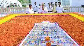 கருணாநிதி நினைவிடத்தில் கோபுரச் சின்னம் விவகாரம்: அமைச்சர் சேகர்பாபுவுக்கு எழும் கண்டனங்கள்!