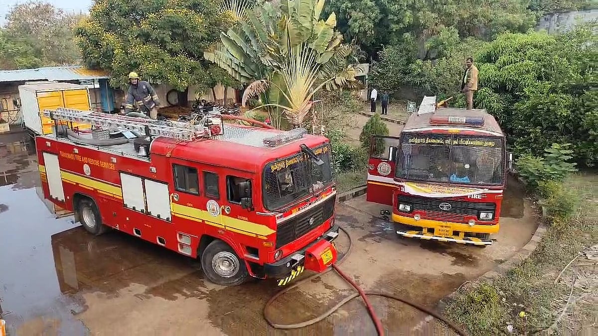 ஸ்ரீபெரும்புதூர் | அட்டை உற்பத்தி ஆலையில் ஏற்பட்ட பயங்கர தீ விபத்து