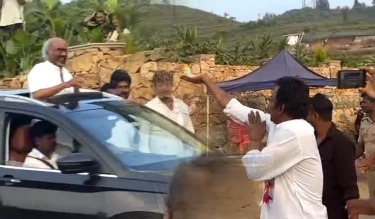 ஜெய்லர்-2 | ரஜினிகாந்தை பார்த்து கையில் சூடம் ஏற்றிய ரசிகர்