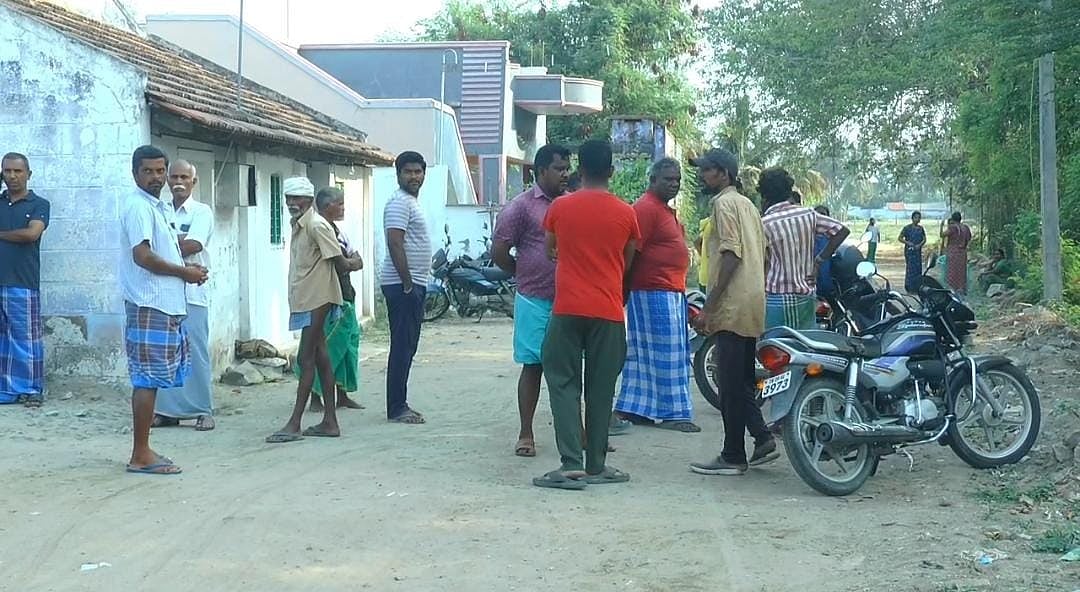 ஈரோடு | தலையில் பலத்த காயத்துடன் சடலமாக கிடந்த பெண்