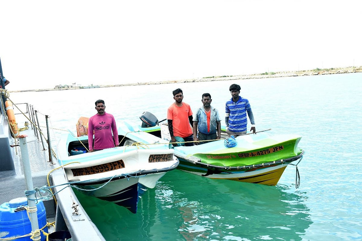 படகில் கடத்தப்பட்ட 320 கிலோ உயர்ரக கஞ்சா பறிமுதல் - 4 இலங்கையர் கைது