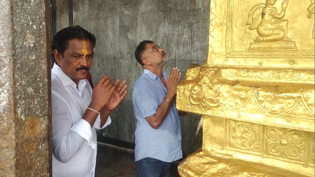 ஸ்ரீ லக்ஷ்மி நரசிம்மர் ஆலயத்தில் இயக்குநர் லிங்குசாமி சுவாமி தரிசனம்