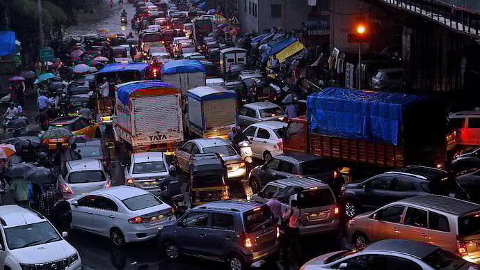 ”பார்க்கிங்கிற்கு இடமில்லை என்றால்..” கார் வாங்குவோருக்கு ஷாக் கொடுத்த மகாராஷ்டிரா அரசின் அறிவிப்பு