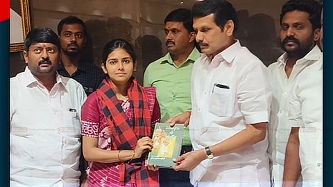 vaishnavi who left  from TVK now joins with dmk in the presence of senthil balaji