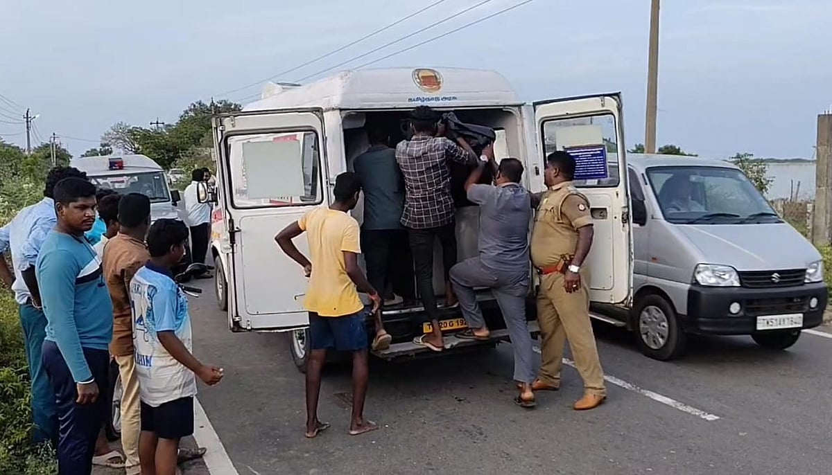 இருசக்கர வாகனம் மீது அரசு பேருந்து மோதிய விபத்து -  ஒட்டுநர் கைது