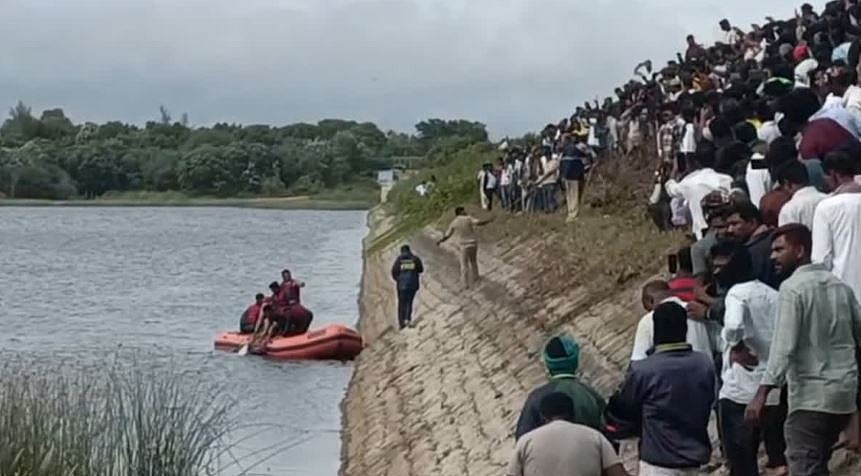 வீட்டை விட்டு வெளியேறி மூத்த மகள் காதல் திருமணம்.. பெற்றோர், தங்கை விபரீத முடிவு.. மைசூரில் சோகம்!