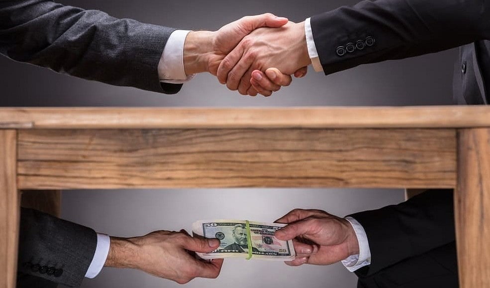 ’சம்பளத்தைத் தவிர வேறு எந்த பணத்தை பெற்றாலும் அது ஊழலாக கருதப்படும்’ - புதிய வழிகாட்டுதல் பட்டியல்!