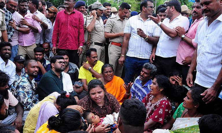 பைக்கை நிறுத்த முயன்ற போக்குவரத்து காவலர்... பரிதாபமாக உயிரிழந்த சிகிச்சைக்கு சென்ற 3 வயது குழந்தை!