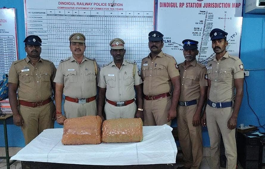 திண்டுக்கல் | ரயிலில் கடத்திவரப்பட்ட 8 கிலோ கஞ்சா பறிமுதல்
