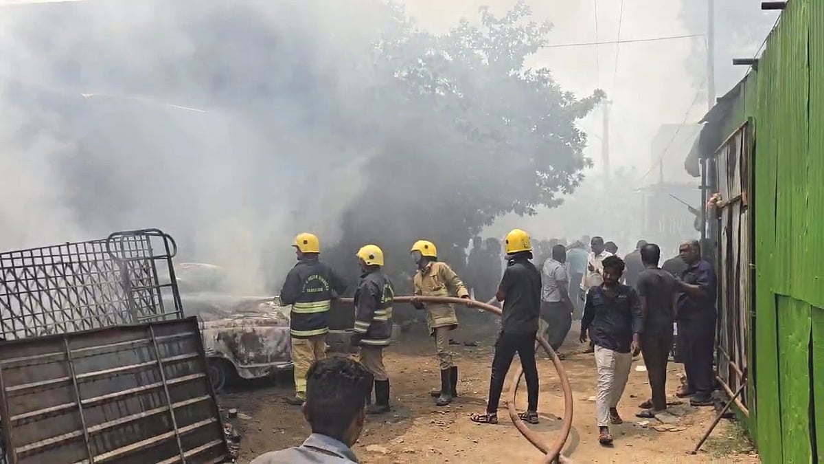 வாணியம்பாடி | பழைய இரும்பு பொருட்கள் குடோனில் ஏற்பட்ட தீ விபத்து