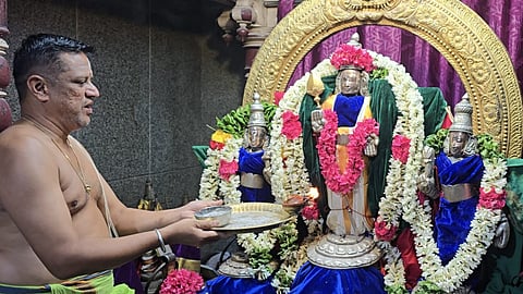 சண்முகருக்கு சிறப்பு அபிஷேகம்