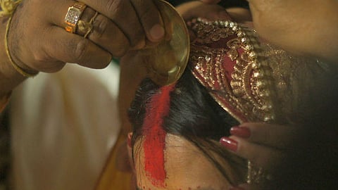 bihar bride stoped marriage on groom hand shake apply sindoor