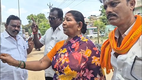 பெற்றோர்கள் பள்ளியில் குவிந்ததால் பரபரப்பு