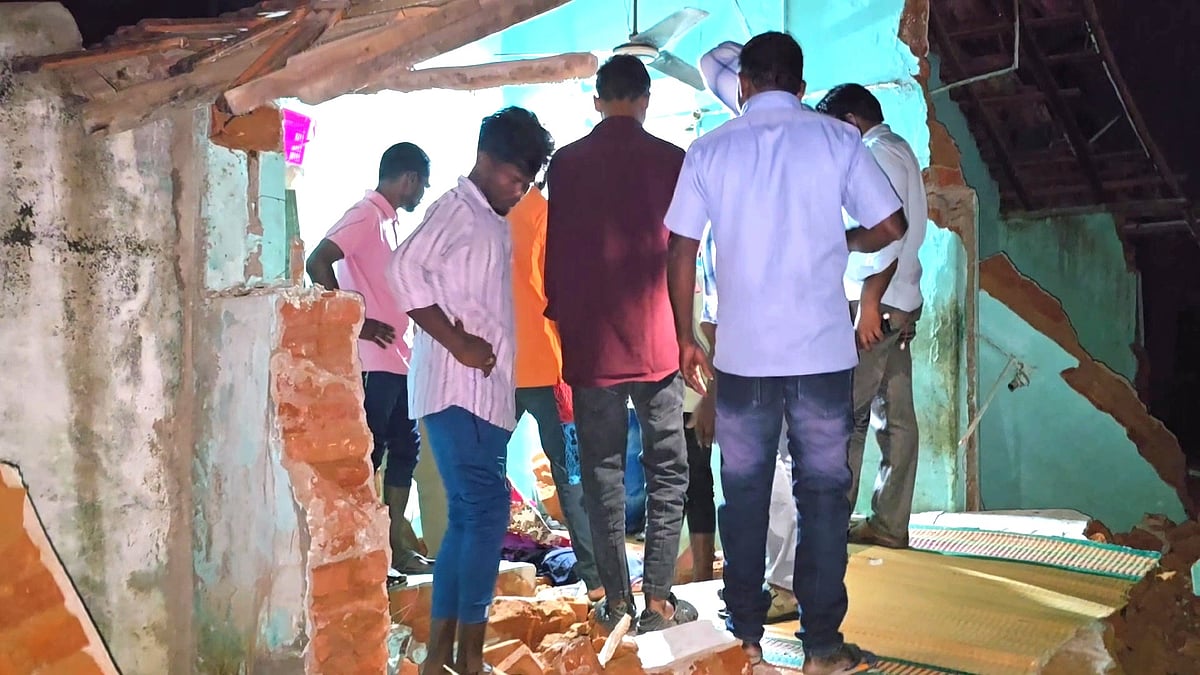 வீட்டின் சுவர் இடிந்து விழுந்து 16 வயது சிறுவன் உயிரிழப்பு