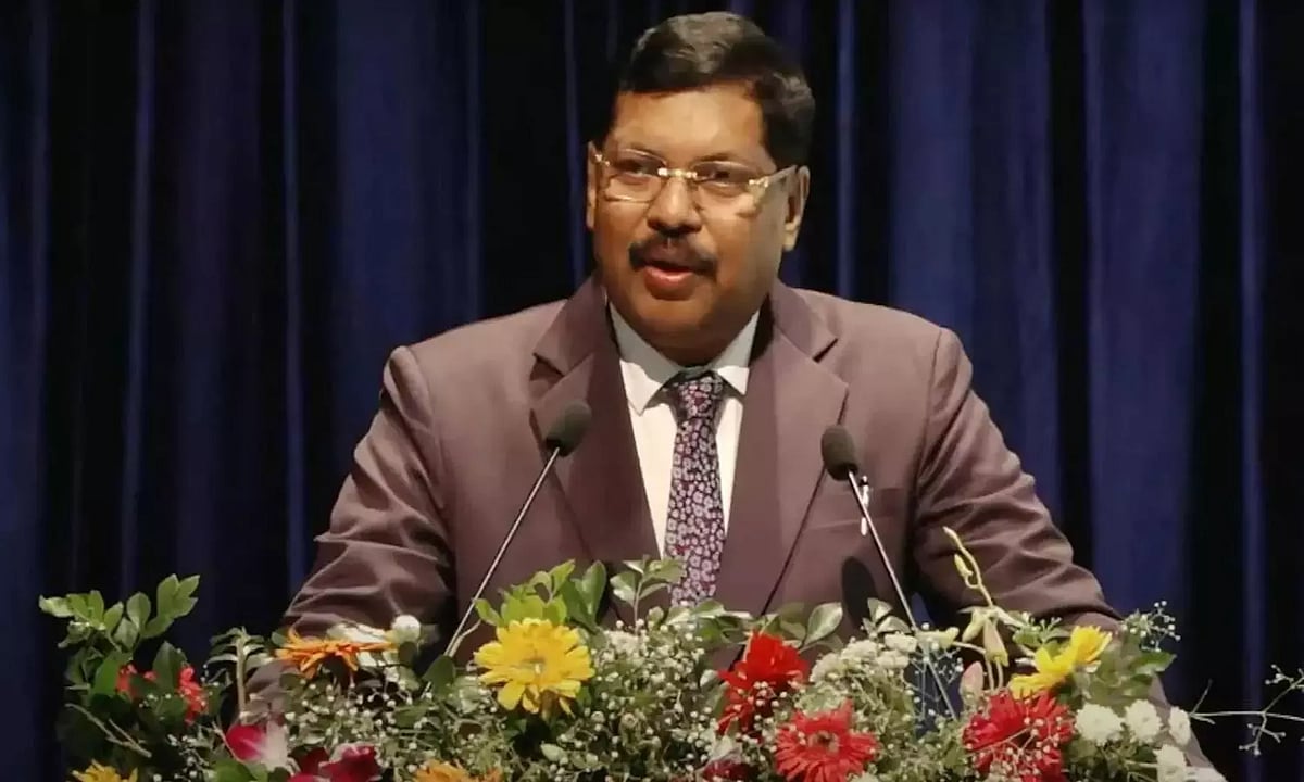 ”நாடாளுமன்றத்தை விட அரசியல் சாசனம்தான் மிக உயர்ந்தது”  - உச்சநீதிமன்ற தலைமை நீதிபதி பி.ஆர்.கவாய்!