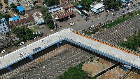 seven engineers suspended over bhopal bridge with 90 degree turn
