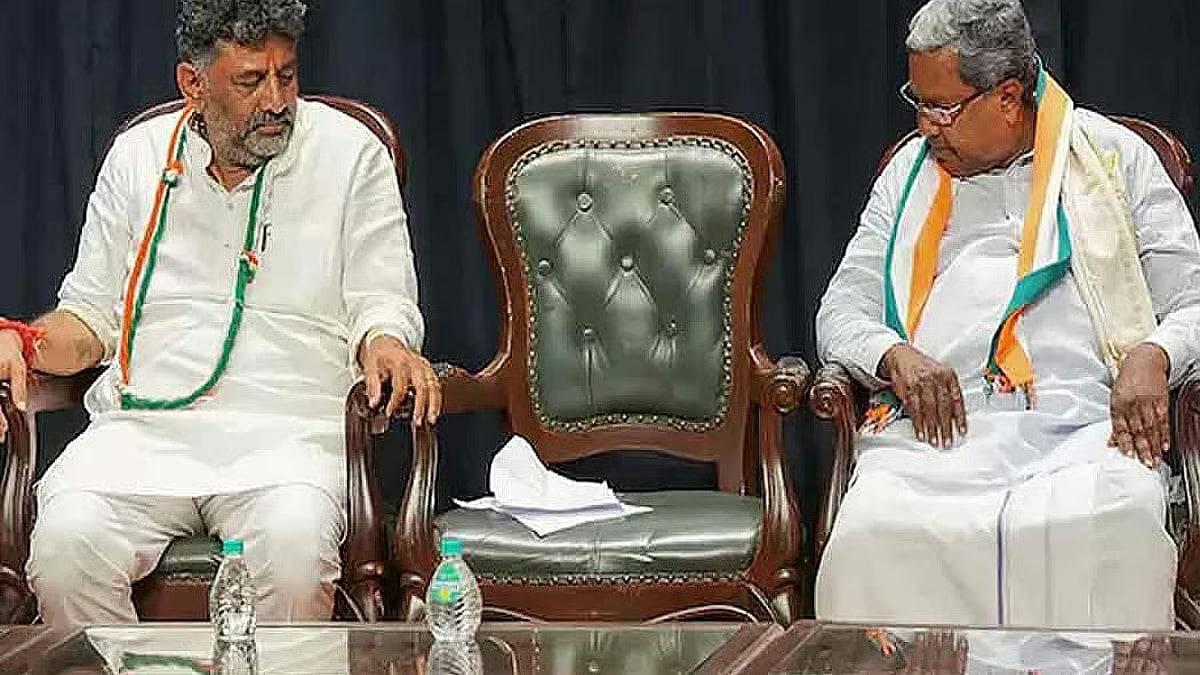 கர்நாடகா முதல்வர் ரேஸ்.. டி.கே.சிவகுமாருக்கு ராகுல் குறுஞ்செய்தி.. விரைவில் நாற்காலி மாற்றம்?