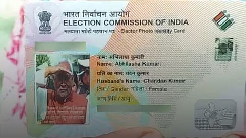 bihar women receives voter id card with nitish kumars photo
