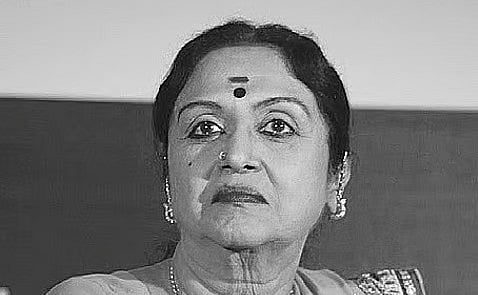 சரோஜா தேவியின் இல்லத்தில் குவியும் கூட்டம்.... இரங்கல் தெரிவிக்கும் திரைப்பிரபலங்கள்!