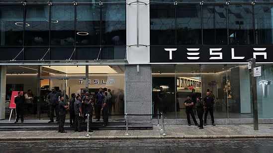 இந்தியாவில் டெஸ்லா கார் 60 லட்சம்... வரி எவ்வளவு தெரியுமா..?