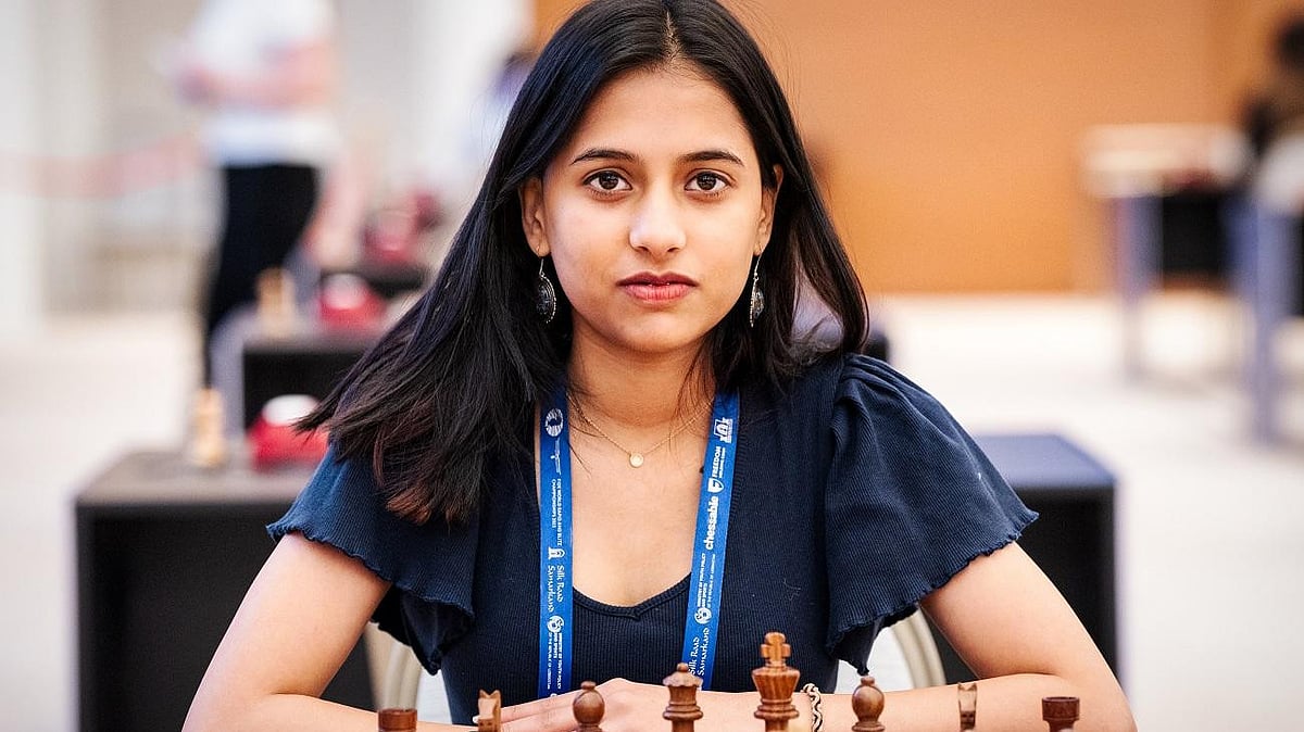 FIDE மகளிர் உலகக் கோப்பை செஸ்.. சாம்பியனான முதல் இந்தியப் பெண்.. யார் இந்த திவ்யா தேஷ்முக்?
