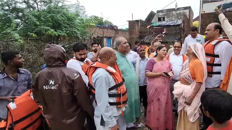 உ.பி. | ‘வீடு தேடி வரும் கங்கை’.. 
அமைச்சரின் சர்ச்சை பேச்சு.. எதிர்க்கட்சிகள் விமர்சனம்! 