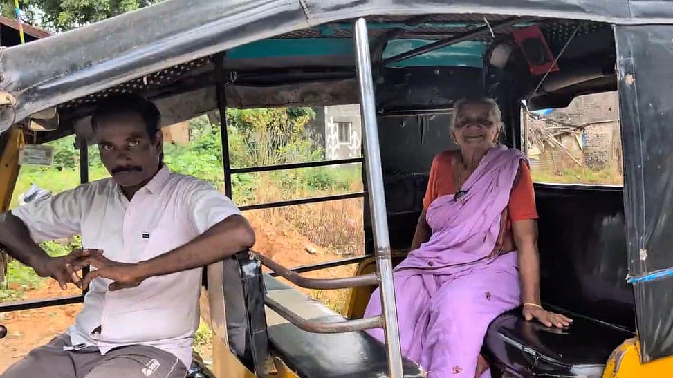 இதுவல்லவா பாசம்!! தாய் சொன்ன ஒற்றை வார்த்தை.. 10 ஆண்டுகளாக ஆட்டோ டிரைவர் செய்த நெகிழ்ச்சி சம்பவம்!