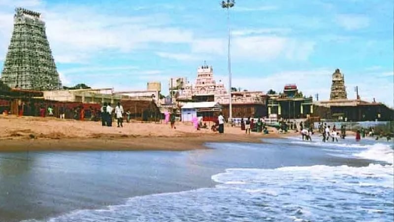 கடலில் நீராடிய பக்தர்கள்.. இழுத்துச் செல்லப்பட்ட கடல் அலை.. திருச்செந்தூர் கடலில் நடந்தது என்ன?