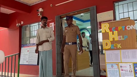 kanniyakumari : Driver drags police officer with tempo; shocking video
