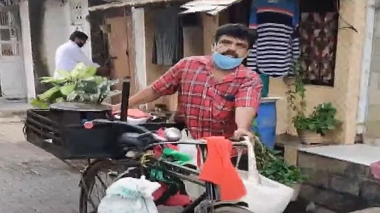 100 விதமான தோசைகளுடன் மும்பையை கலக்கும் நடமாடும் தோசைக்கடை.. 