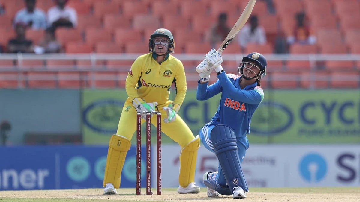 உலக சாதனைக்கு 3 சதங்களே மீதம்.. 12வது ODI சதம் விளாசினார் மந்தனா!