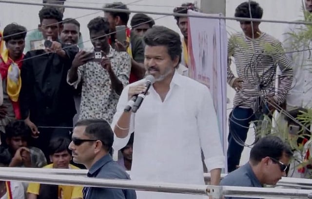நாகை பரப்புரையில் விஜய்
