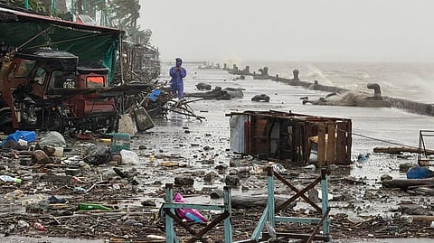 typhoon ragasa moving towards hongkong