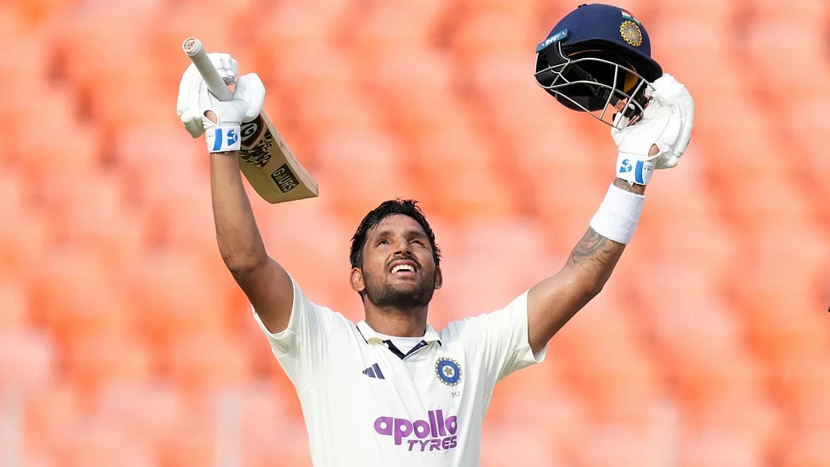 டெஸ்ட் கிரிக்கெட்டில் முதல் சர்வதேச சதம்.. அசத்திய துருவ் ஜூரெல்!