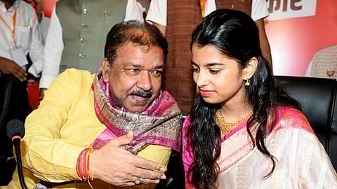 BJP ticket on singer maithili thakur to contest from alinagar from Bihar election