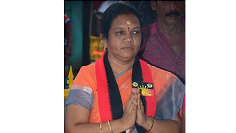 மதுரை மாநகராட்சி மேயர் இந்திராணி பொன்வசந்த் ராஜிநாமா