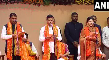 குஜராத் அமைச்சரவை|துணை முதல்வரான ஹர்ஷ் சங்கவி.. அமைச்சரான கிரிக்கெட் வீரர் ஜடேஜாவின் மனைவி! 