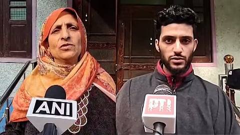 arrested jammu kashmir doctor shakils mother speech