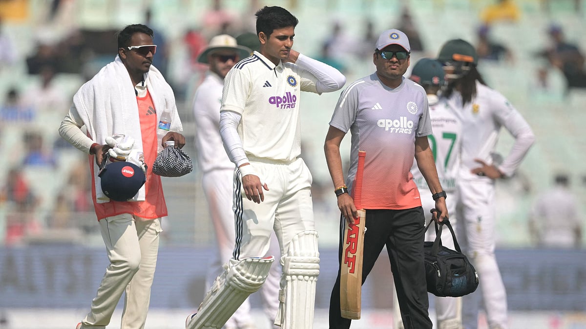 சுப்மன் கில்லுக்கு கழுத்தில் காயம்.. மருத்துவமனையில் சிகிச்சை! போட்டியிலிருந்து விலகல்!