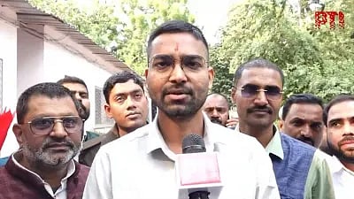 பீகார் | தேர்தலில் போட்டியிடாமல்  அமைச்சராகப் பதவியேற்பு - யாருடைய மகன் இந்த தீபக் பிரகாஷ்?