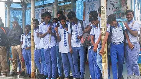 கனமழை காரணமாக 13 மாவட்டங்களில் பள்ளிகளுக்கு விடுமுறை