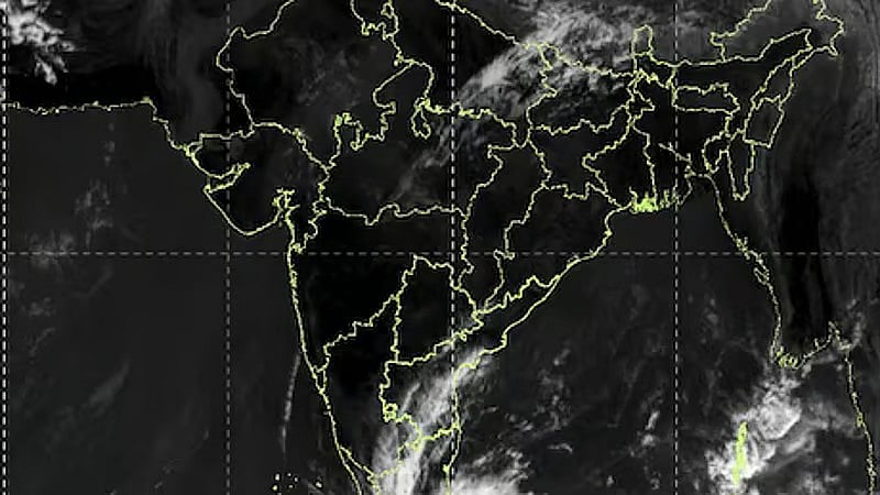 வேகத்தை அதிகரித்த டிட்வா புயல்.. கனமழை எச்சரிக்கை.. நாளை எந்தெந்த பள்ளிகளுக்கு விடுமுறை?