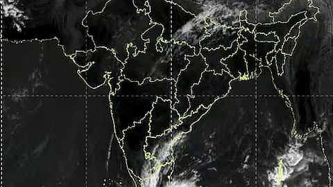 Cyclone Ditwah speed in increase heavy rain updates school leaves